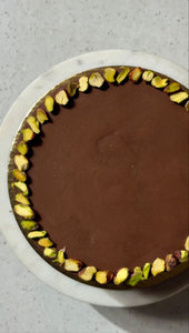 The Dubai Chocolate Cake (Eggless)