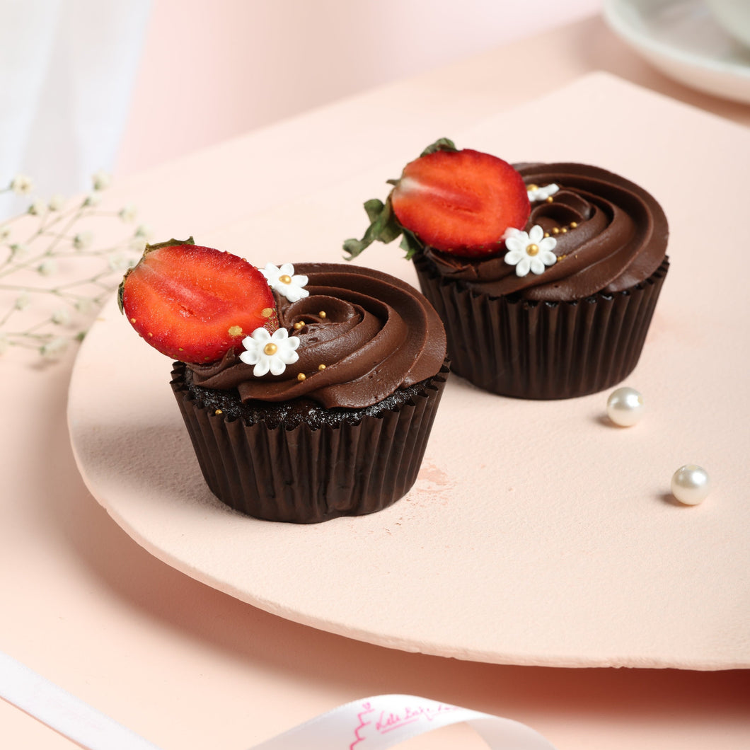 Box of 2 Chocolate and Strawberry Cupcakes (Eggless)